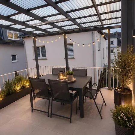 Moebliertes Haus Fuer Familien Und Gruppen Koblenz-pfaffendorf Vakantiehuis *
